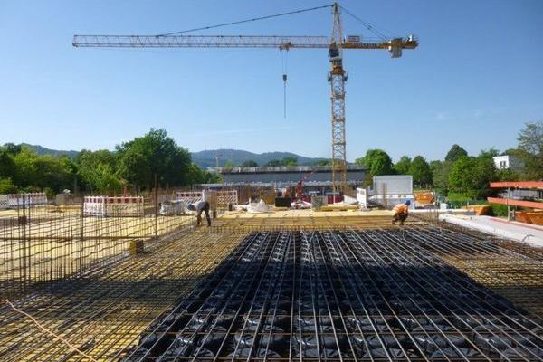 Decke ber EG mit Stahlbewehrung und eingebauten Hohlkrpern