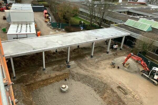Verbindungsgang fertig ausgeschalt -Ansicht vom Neubau 2. OG