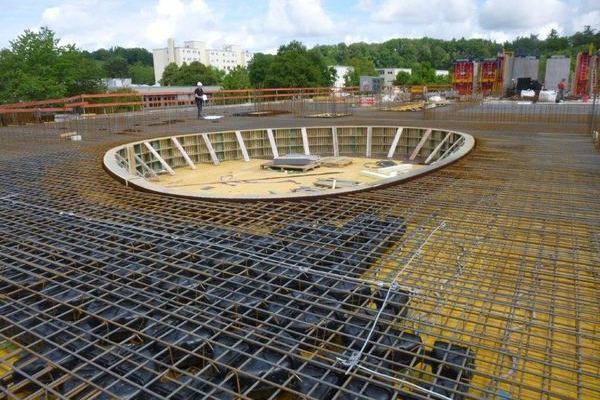 Decke �ber EG mit ovalem Deckenausschnitt im Bereich der Aula